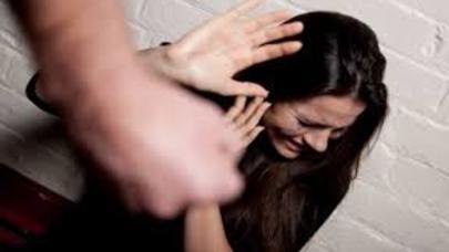 Özünü redaktor kimi təqdim edib qadını döydü - FOTO